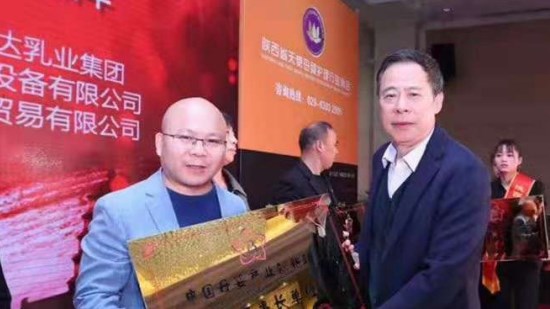 熱烈祝賀【嬰商國際集團】成為“中國母嬰產(chǎn)業(yè)創(chuàng)新聯(lián)盟”副理事長單位！