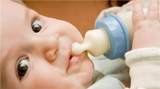 寶寶乳糖不耐受，一定要放棄母乳喂養(yǎng)嗎？