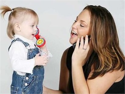 娃總愛(ài)“搶話”？別急著制止！這是語(yǔ)言爆發(fā)期的信號(hào)～