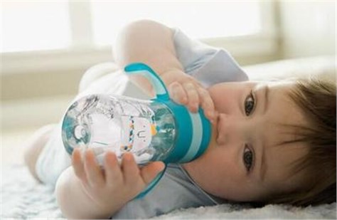 新生兒喂水指南！建議新手爸媽收藏！